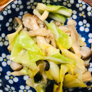 キャベツとしめじの和風ドレッシング風味炒め